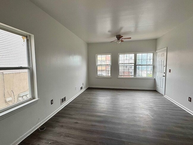 Photo - 142 Ege Ave