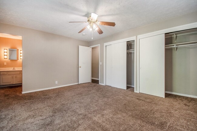 Omaha, NE Maple Ridge Apartments| Bedroom