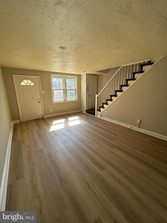 Photo - 330 W 21st St