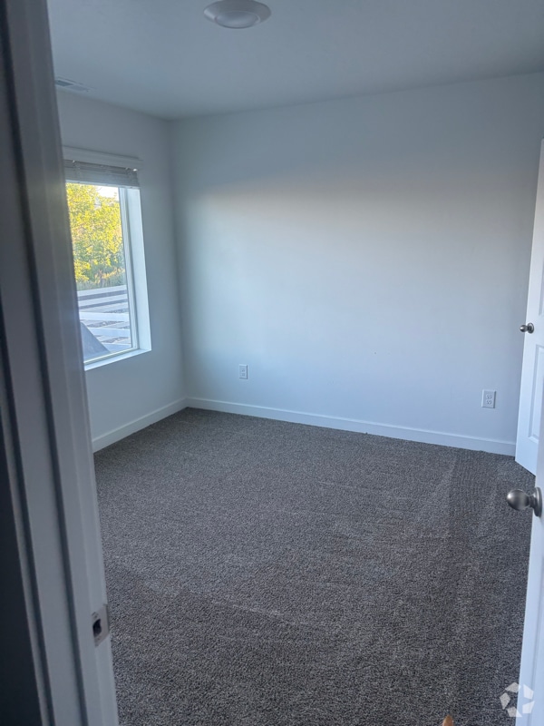 Building Photo - 909 E Skiff Wy Rental