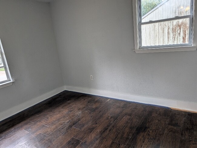 Photo - 802 Desota Pl