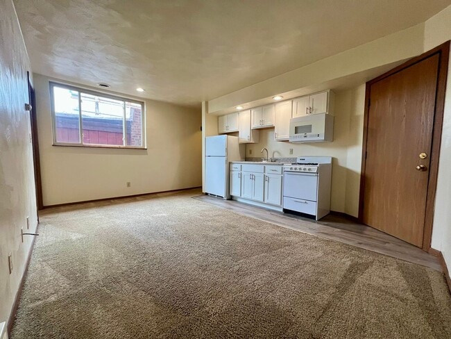 Building Photo - Large 1 Bedroom Apartment in South Oakland! Call Today to Schedule an Appointment! Unit 3526#4