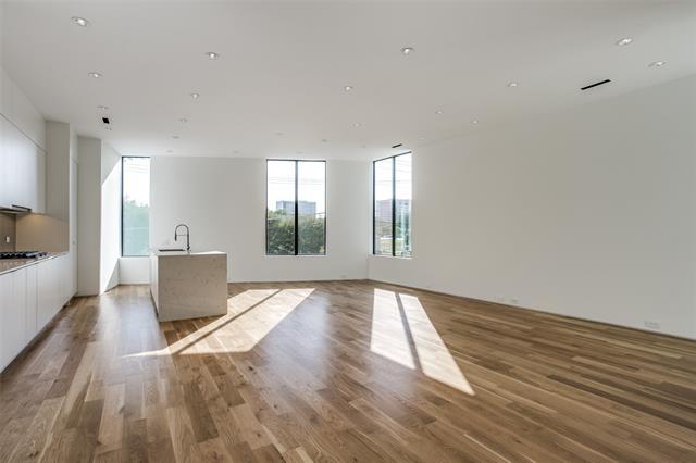 Photo - 2422 N Carroll Ave Unit 2