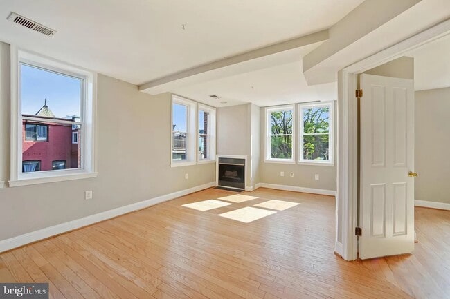 Photo - 1731 Willard St NW Unit 403