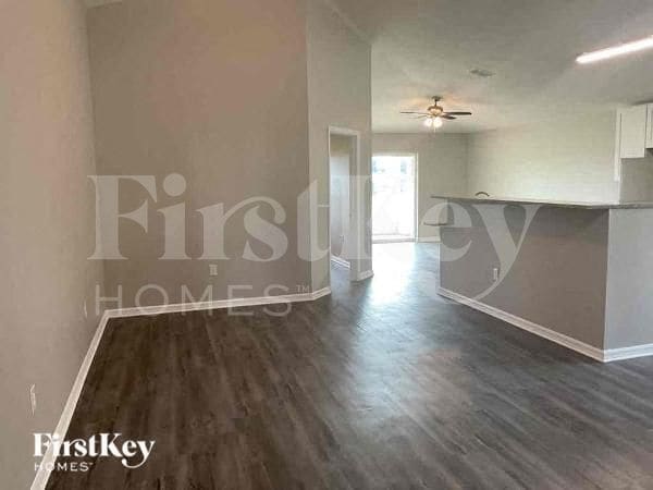 Photo - 242 Lady Diana Dr