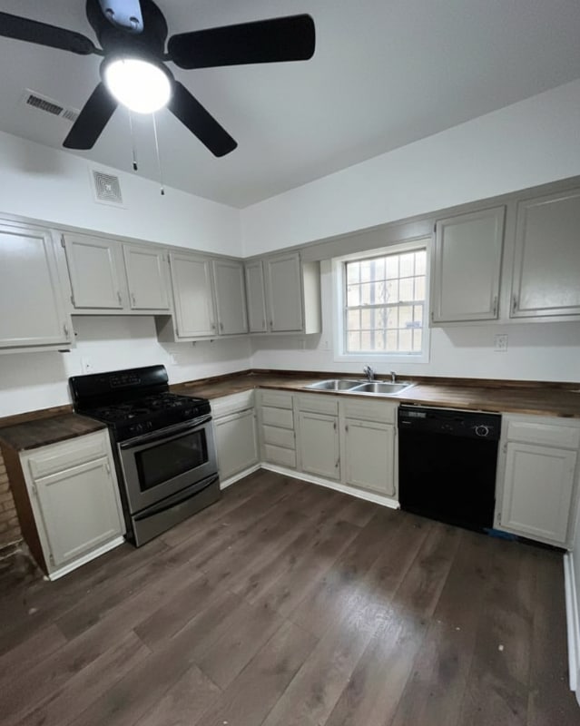 Photo - 12 4th Ave SW