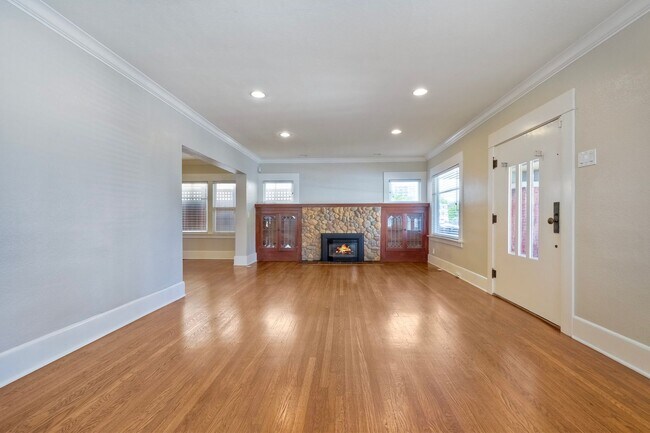 Photo - 4052 Albatross St