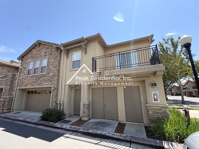 Building Photo - 3301 N Park Dr