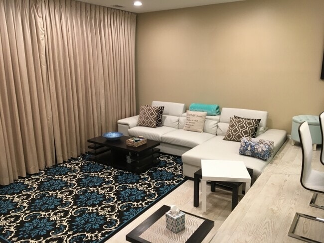 Photo - 2108 S Quincy St