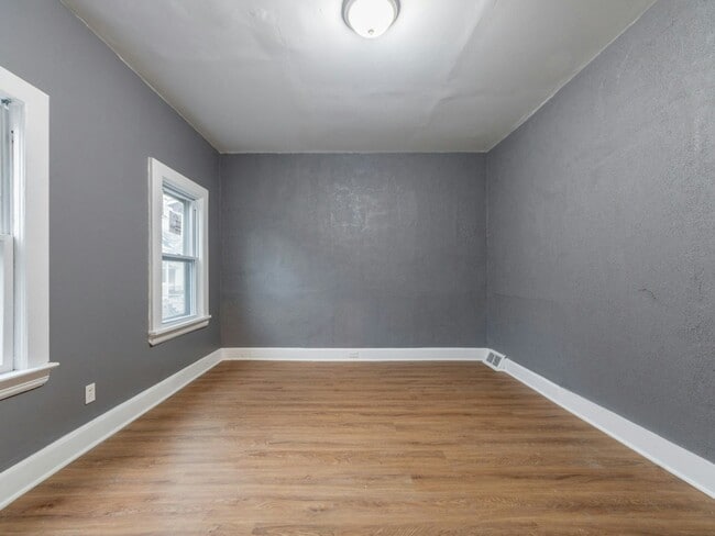 Photo - 5814 Prosser Ave