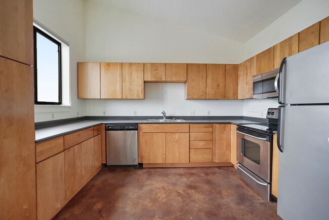 kitchen - 911 Keith Ln Unit 15