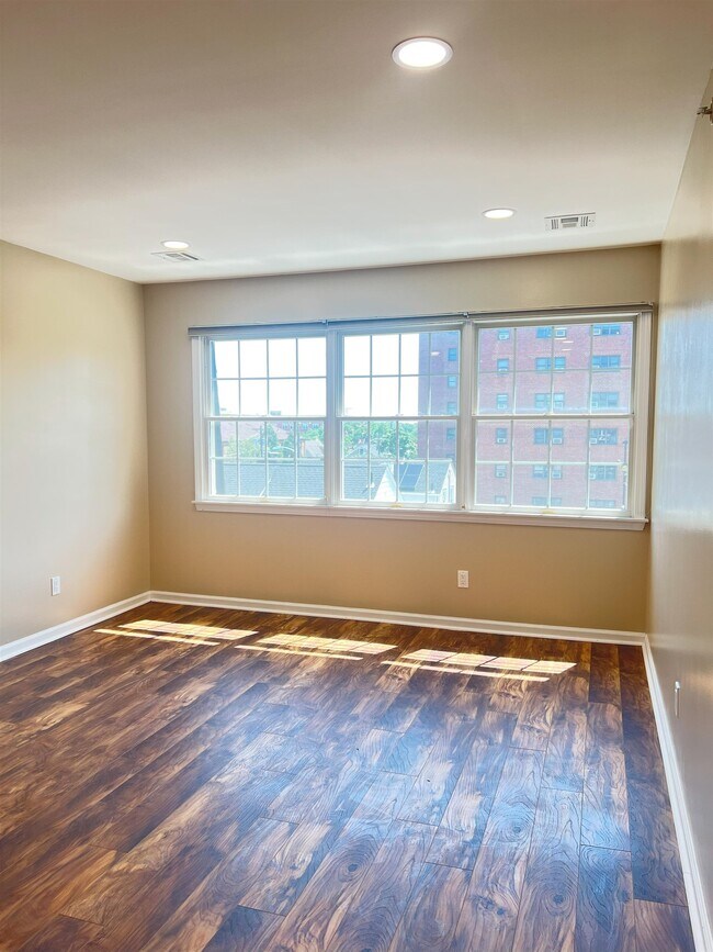 Photo - 131 Clinton Pl Unit 414