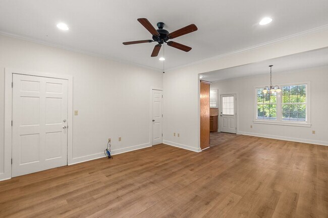 Photo - 720 Broad St Unidad 2