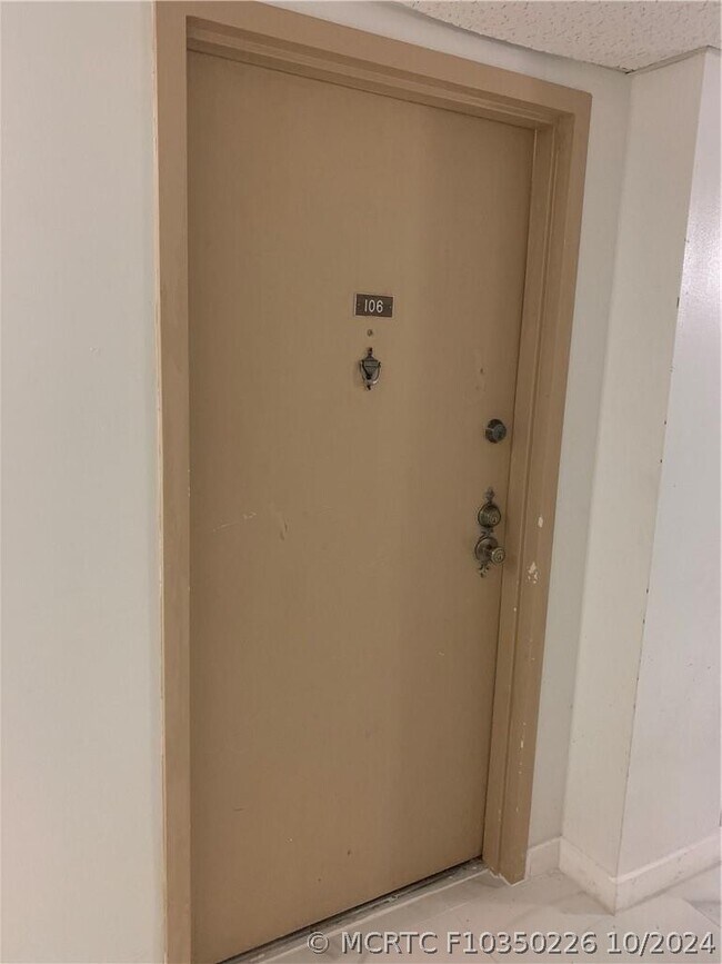 Photo - 4152 Inverrary Dr Unit 106
