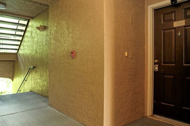 Photo - Capri at Hunters Creek - 2 WEEKS RENT FREE... Unit 914