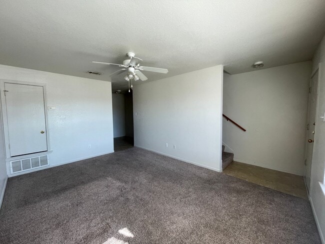 Photo - 400 Brittney Way Unidad # C