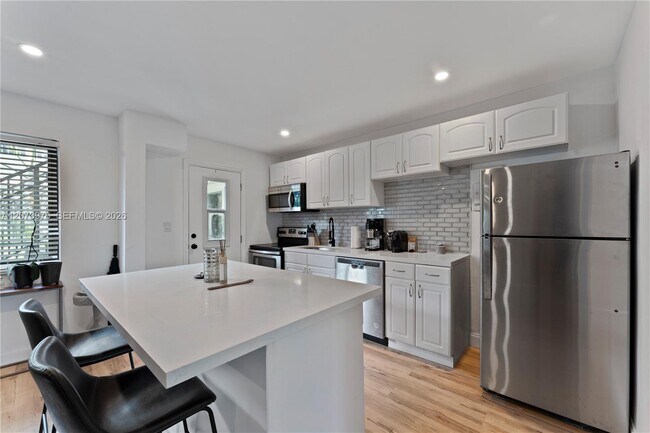 Photo - 3242 Mary St Unit S311