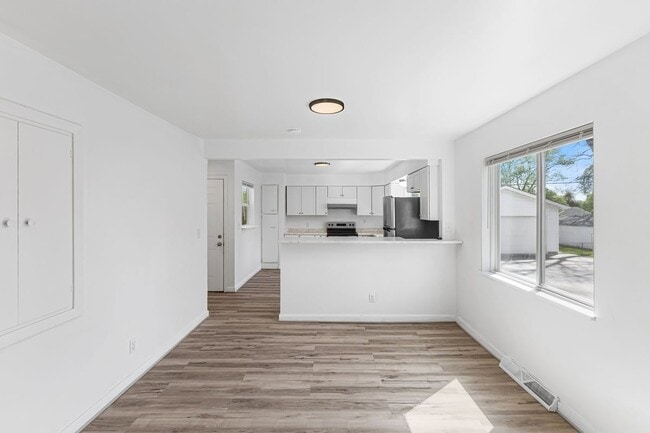Photo - 2635 Woodstock Rd