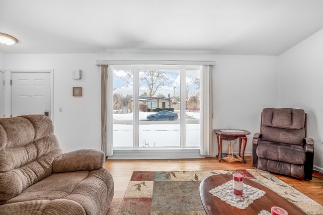 Photo - 7621 Amboy St