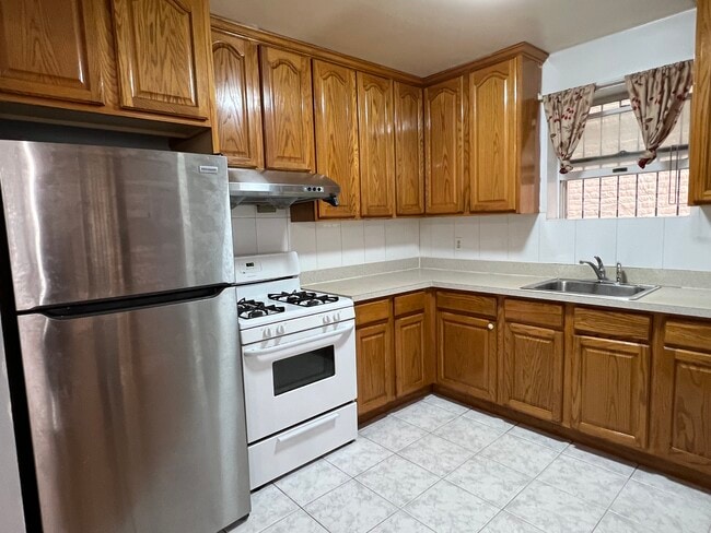 Photo - 1761 63rd St Unidad 1st Fl