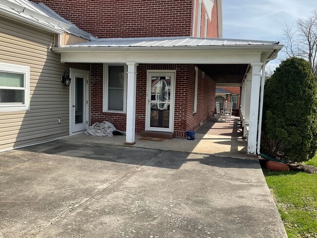 112 W Main St