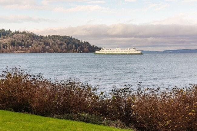 Building Photo - Kingston Low Bank Waterfront