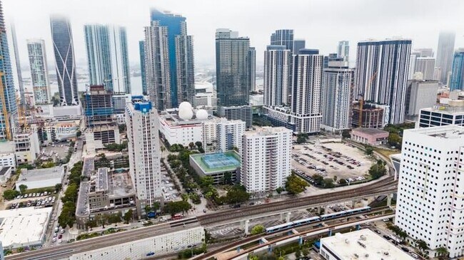 Photo - 850 N Miami Ave Unidad W-402