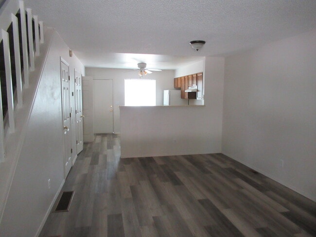Photo - 2009 Lelaray St Apartamento Unidad A