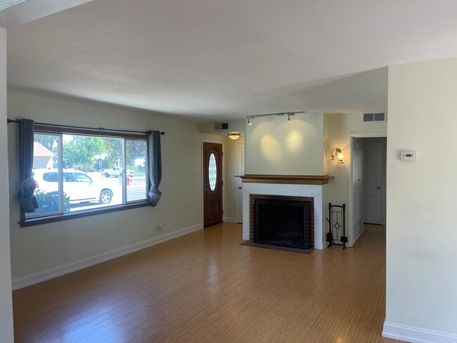 Photo - 1888 Vale St