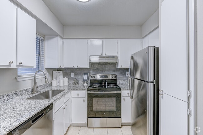 2BR, 2BA - 1,113SF - Kitchen