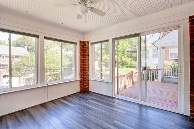 Photo - 1667 Primrose Rd NW