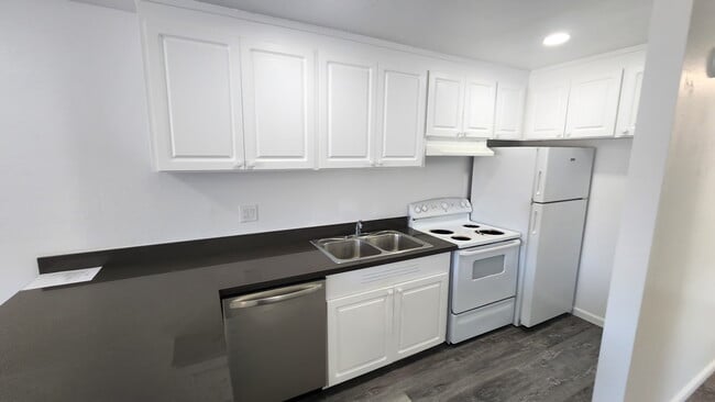Photo - 39126 Sundale Dr Unit D