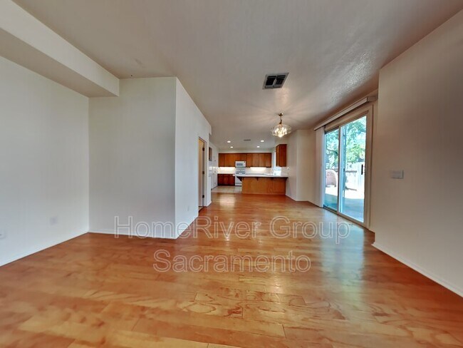 Photo - 334 Coventry Cir