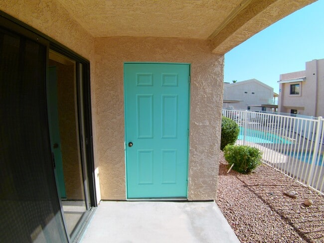 Covered downstairs patio - 3400 Sunriver Rd Unit A1