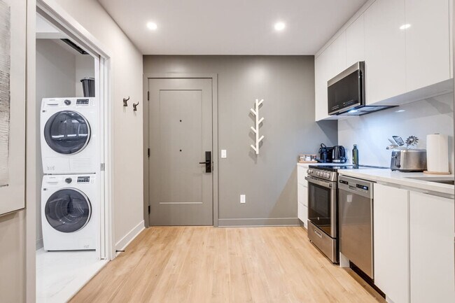 Photo - 742 Rue William Unit FL1-ID1254790P