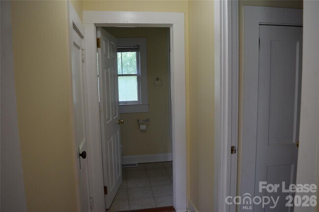 2736 Peachtree Rd