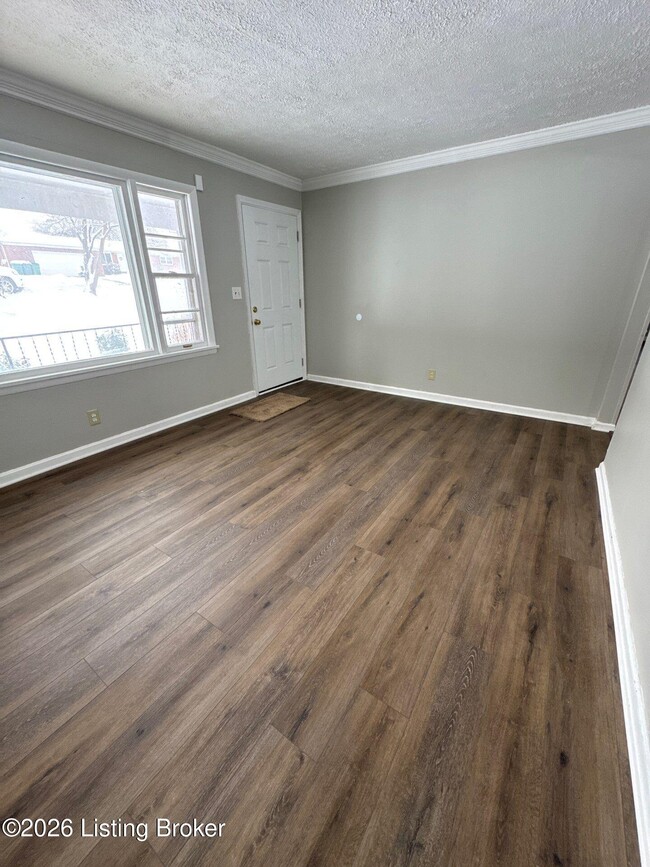 Photo - 338 N Skyline Dr