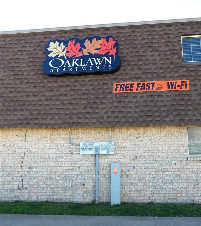 Building Photo - 6405 NW Oak Ave Unit A-8