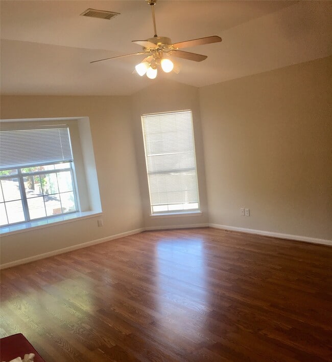 Photo - 4804 Linden St