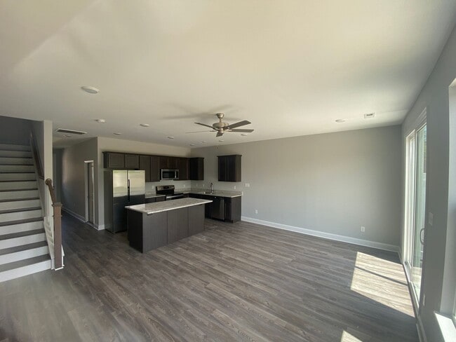 Photo - Spacious 3BR Townhome with Modern Finishes & Lawn Care Included!