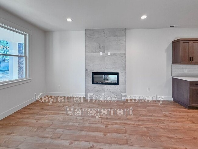 Photo - 622 E Krall St