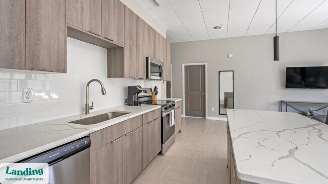 Photo - 600 19th St N Unidad 211