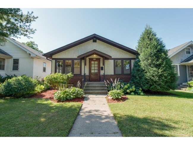 Photo - 1674 St Clair Ave