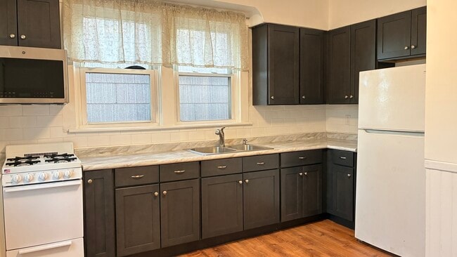 Building Photo - 12 Delaware Ter Unit 2nd floor