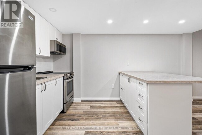 Photo - 106 Wellington Main St