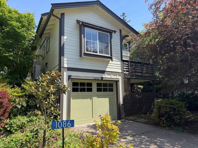 Photo - 1086 Village Loop