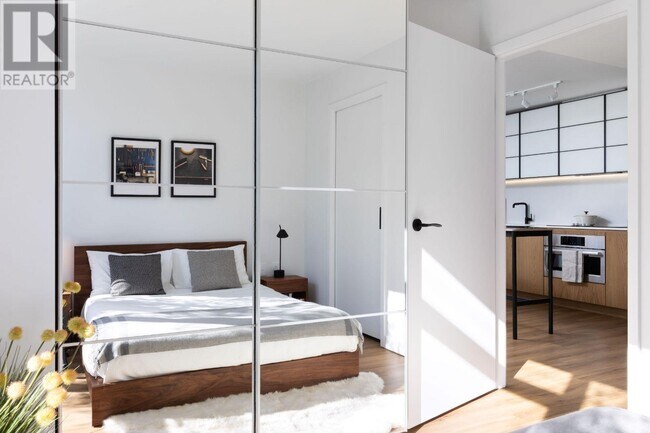 Photo - 1770 Pendrell St