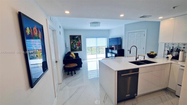 Building Photo - 3410 Coral Wy Unit PH-05