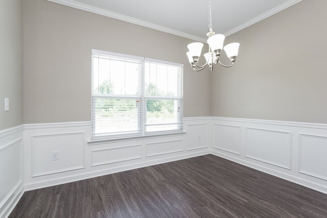 Photo - 723 Fieldcrest Dr