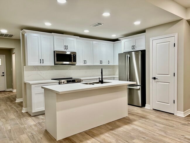 Photo - 565 S 28th St Unidad B